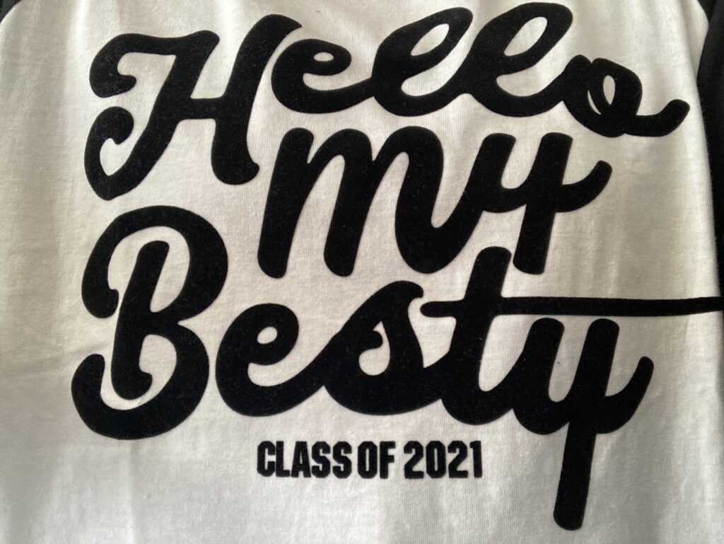 ビーファーストファンミのロンT着用・サイズ感レビュー!デサインや質感が最高!シンプルながらにみえるメンバーのこだわりあり!